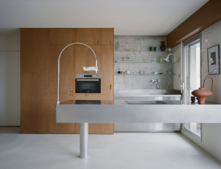 the kitchen island conceived as a sculptural object, designed by ghorbanalineja 18