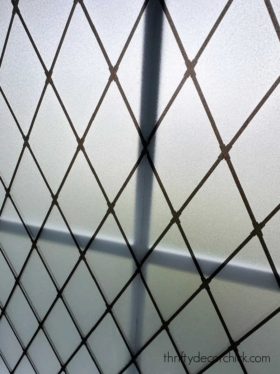 a pretty window diy and finishing touches in the powder room | thrifty decor chick 5 lattice privacy window film