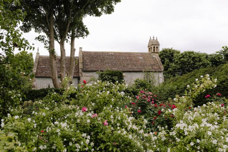 isabel and julian bannerman's exquisite garden at ashington manor