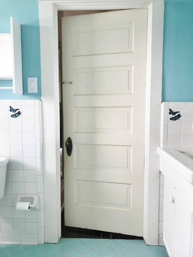 here's another peek at the old 1950s bathroom.