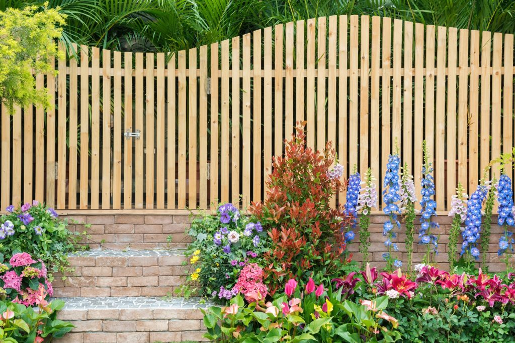 Does Your Backyard Garden Need a Fence or Handrail?