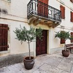 Eco How-To: Reclaimed Wood and Wind-Kissed Containers