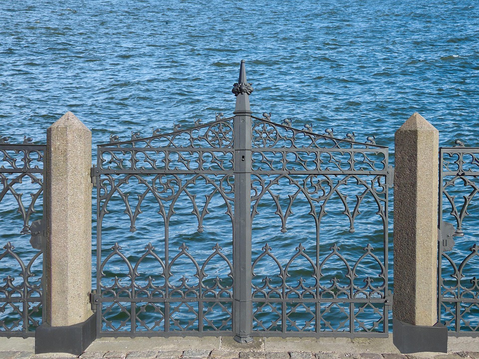 Seasonal Ritual: Rooting Amber and Wool into Lantern-Wreathed Trees