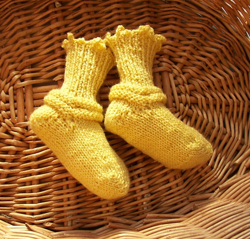 knitted daffodil free