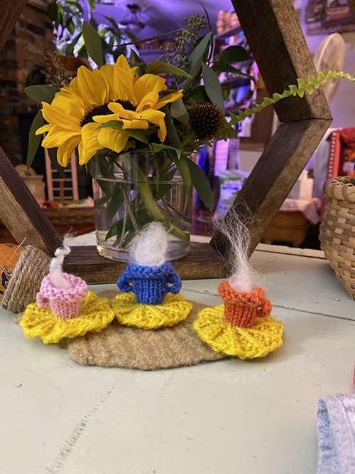 knitted daffodil free
