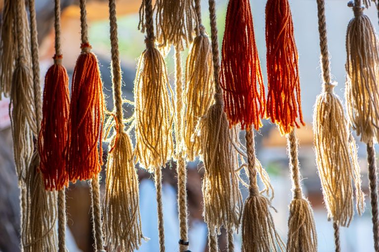 Poetic Guide: Weaving whispers of willow branches into hygge-wrapped kinlinct